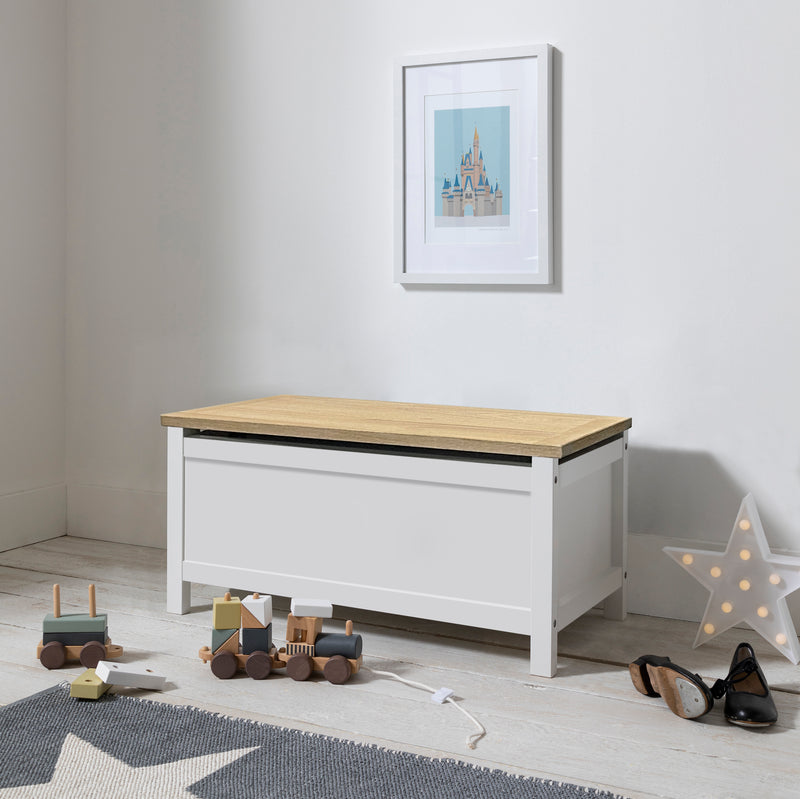 Erla Blanket Storage Chest in Classic White & Oak