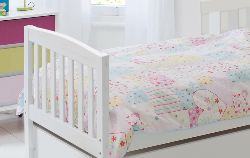 Juni Toddler Bed Solid Wood with Pulll Out Trundle in Classic White