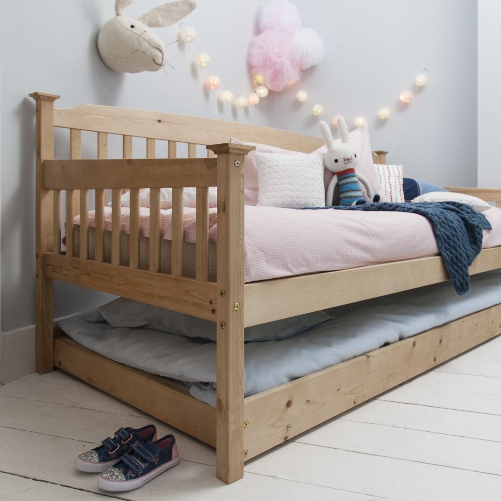 Pine daybed store with trundle